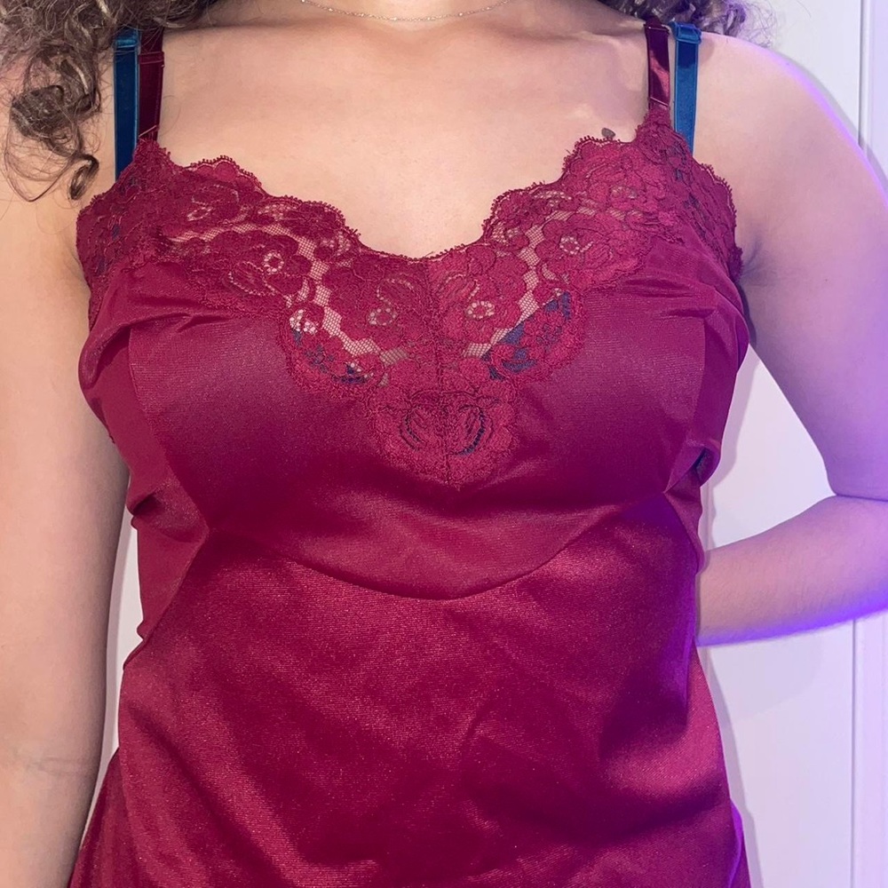Vanity Fair long redish pinkish dress. Straps are adjustable. Size 34!!!!